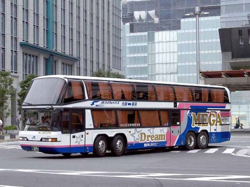 Autobús nocturno de dos pisos en Japón