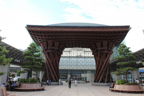 Arco Motenashi Domu, en la estación de tren de Kanazawa