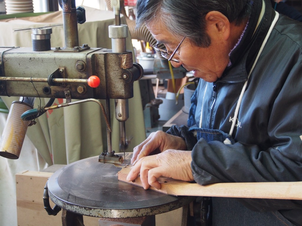 Trabajo con precisión: el lema de los artesanos en Yairi