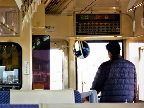 Interior del tren Tenryu Hamanako en Shizuoka.