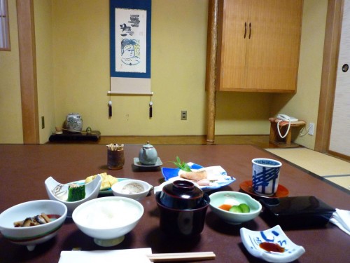 Desayuno en el ryokan Ogawaso, Shizuoka.