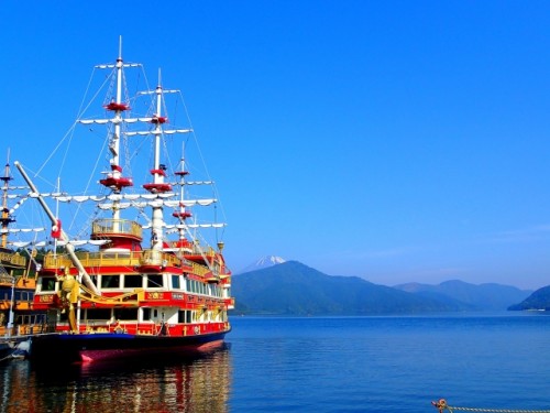 Barco en Hakone, a dos horas de Tokio.