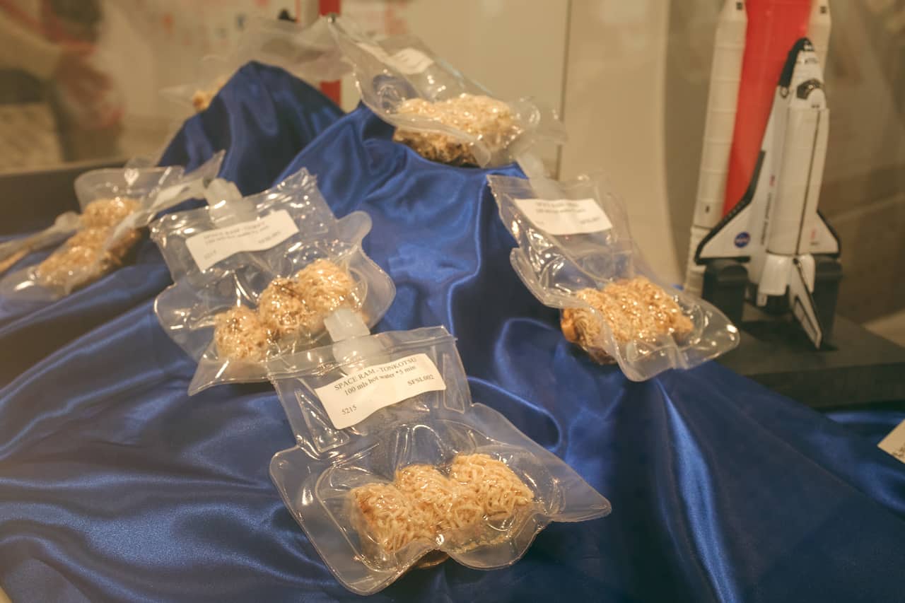 En el Cup Noodles Museum podemos ver los fideos para los astronautas