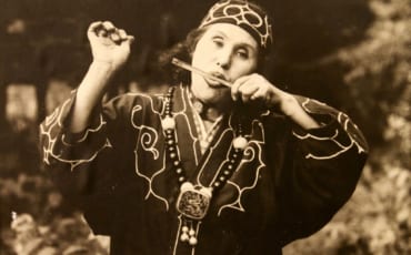 Fotografía de una Ainu, Kawamura Kaneto Ainu Memorial Museum, Asahikawa, Hokkaido, Japón