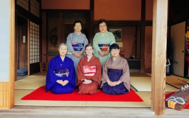 con las señoras de la ceremonia del té, Ciudad samurai, Izumi, Kagoshima, Japón