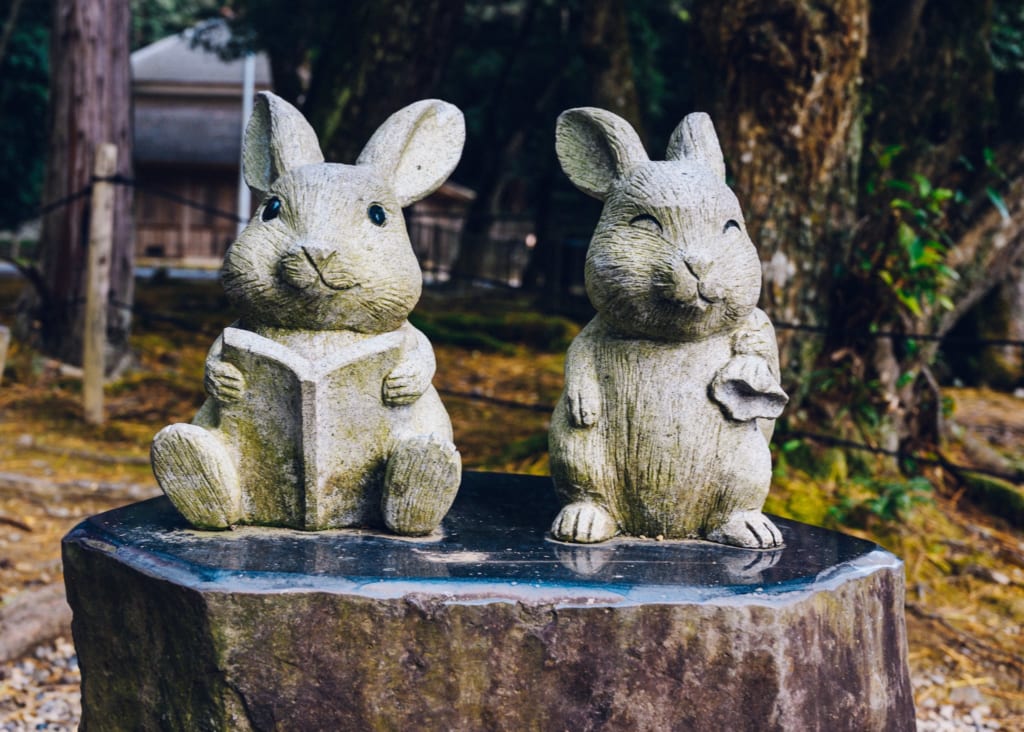 Figuras de conejos en el Izumi Taisha