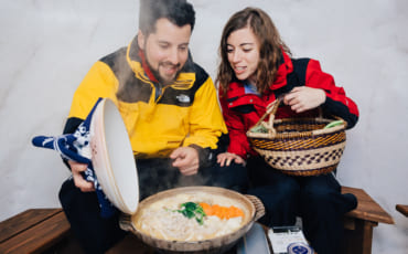 Hernán y María descubriendo el nabe en Iiyama