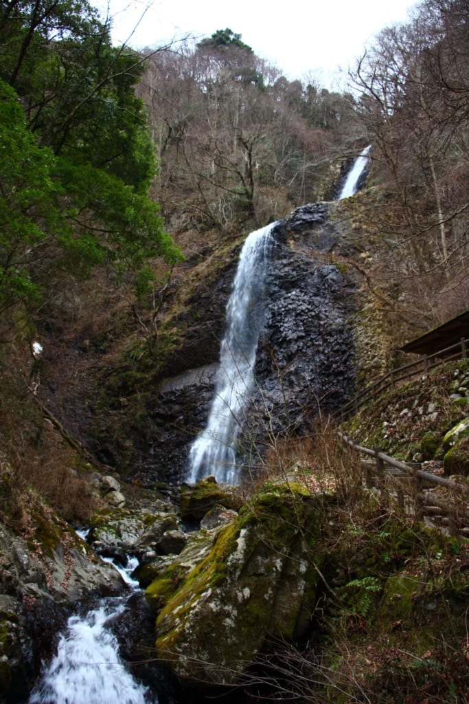 La cascada Shirai no Taki  en la ciudad de Toon