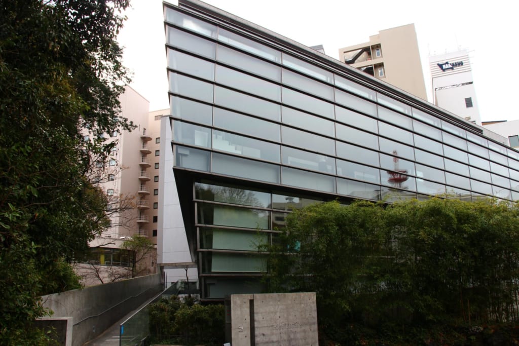 El Museo SAKA NO UE NO KUMO Museum, diseñado por el Ando Tadao.