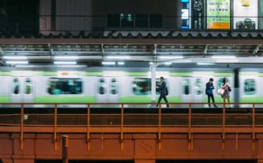 estación jr de noche