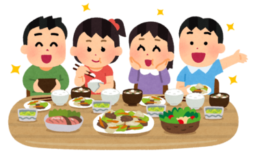 Familia comiendo y diciendo itadakimasu
