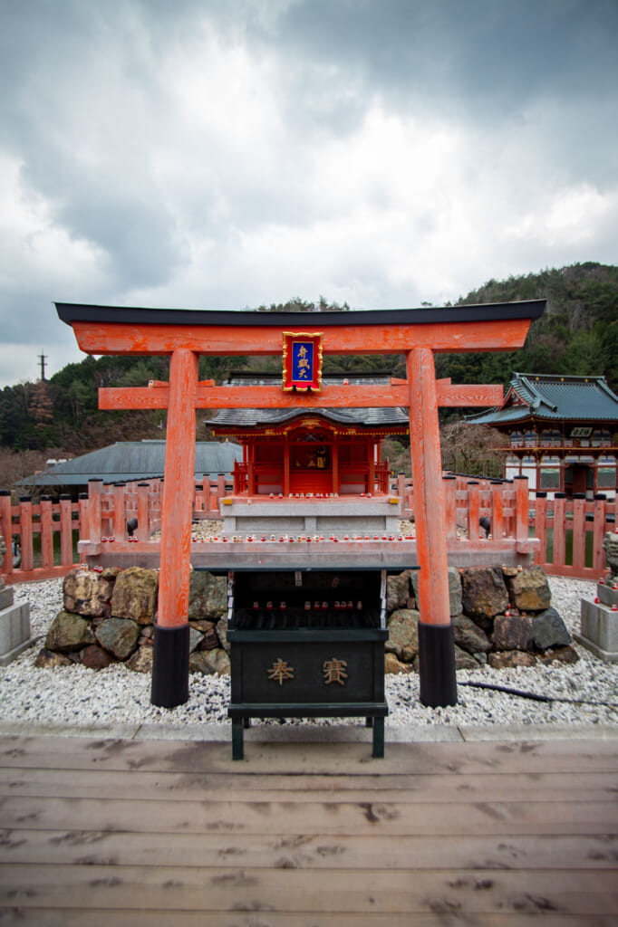 santuario benzaiten del templo Katsuo ji