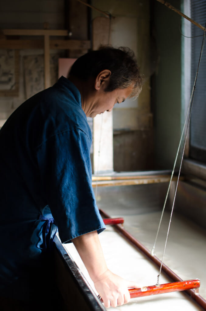Papel yoshino washi creado por artesanos en Nara