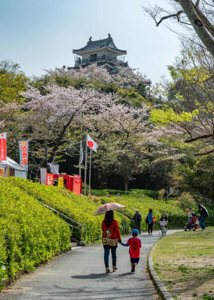 El castillo de Hamamatsu y el camino del parque