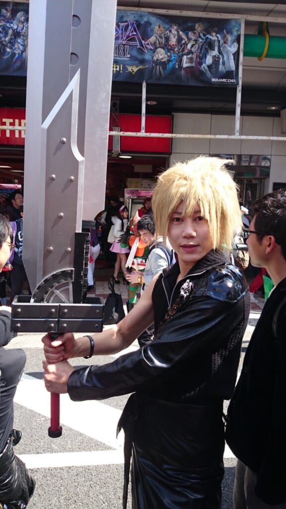 Cloud de Final Fantasy en el festival de cosplay de Osaka.