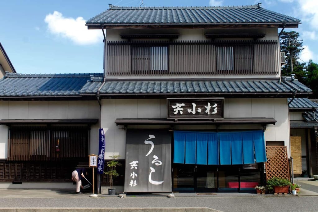 Una tienda tradicional japonesa abierta durante el Machiya Byobu