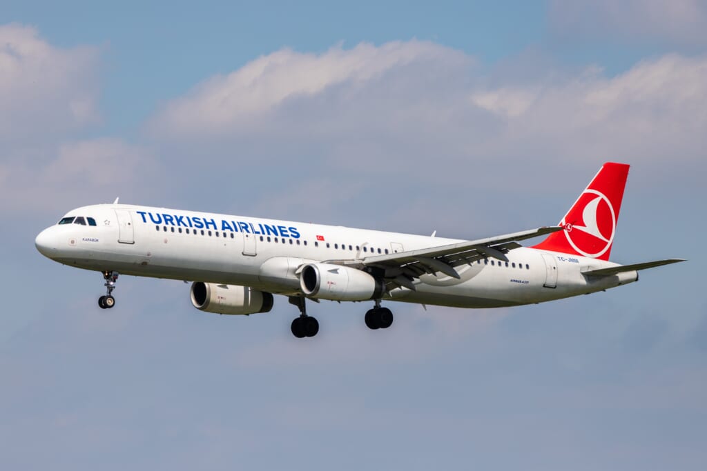 Un avión de Turkish Airlines volando