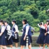 Estudiantes japonesas caminando en Kioto