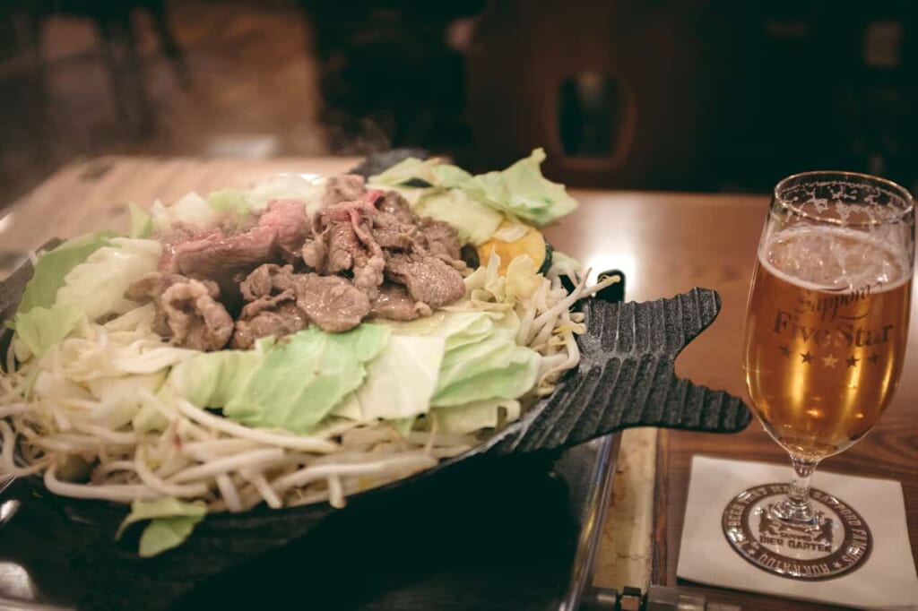 El jingisukan, una especialidad de Hokkaido con carne de cordero