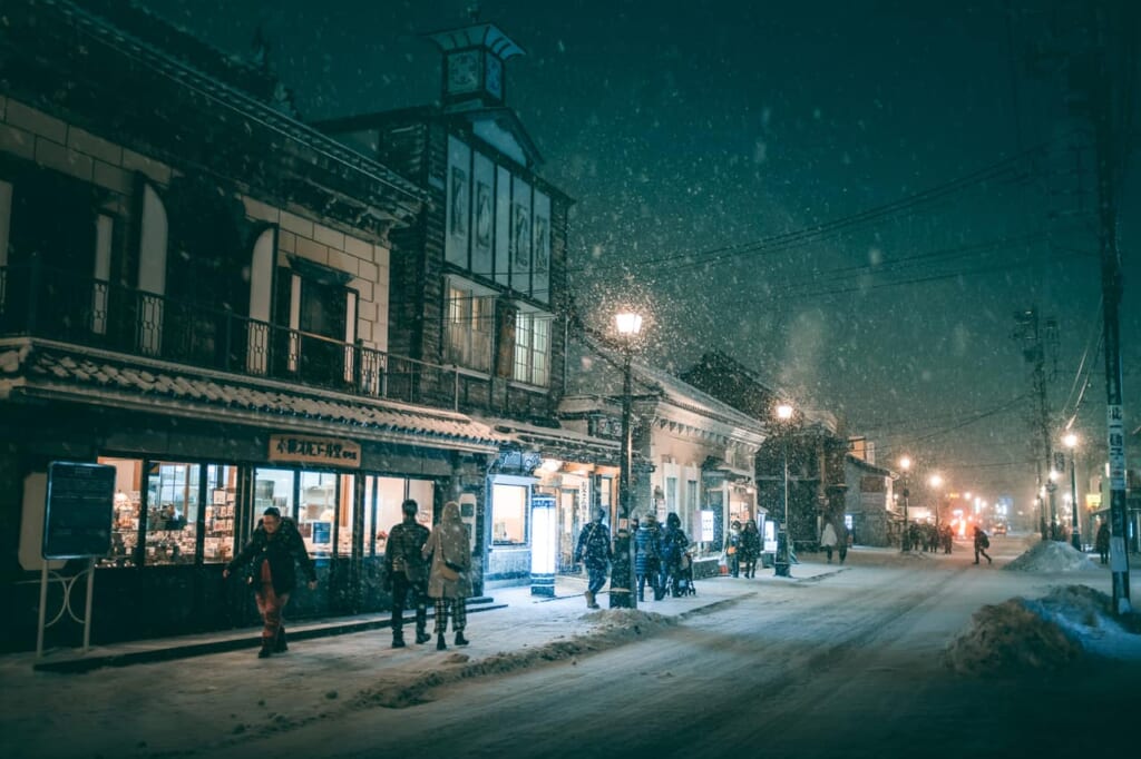 Una calle comercial de Otaru, una ciudad perfecta para pasar la Navidad en Hokkaido