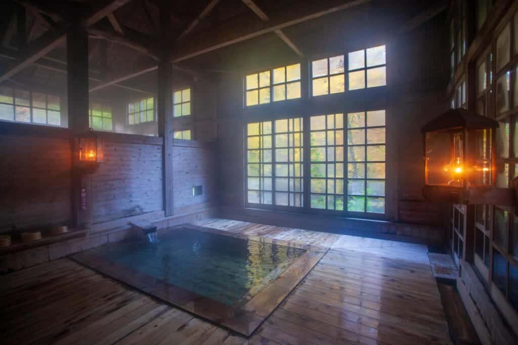 Baño termal en Aoni Onsen