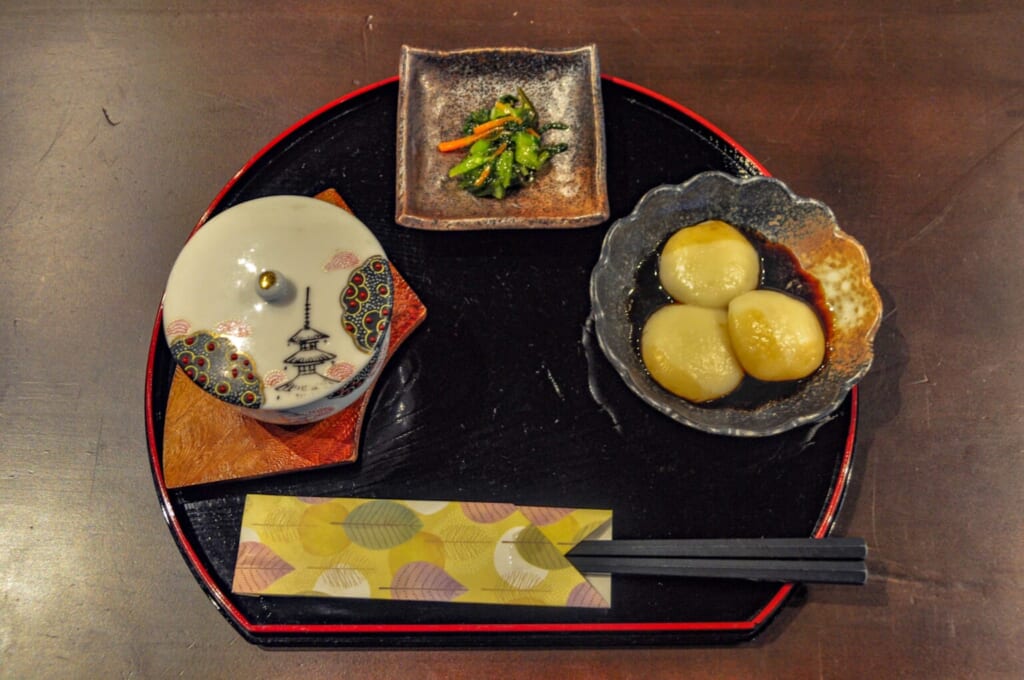El plato con san-mon-mochi