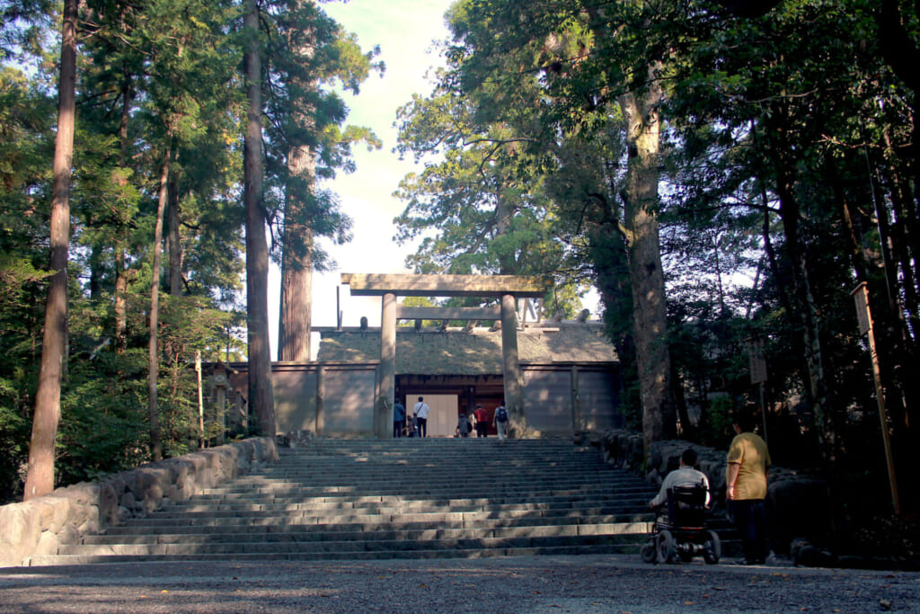 La puerta al pabellón principal del santuario Naiku