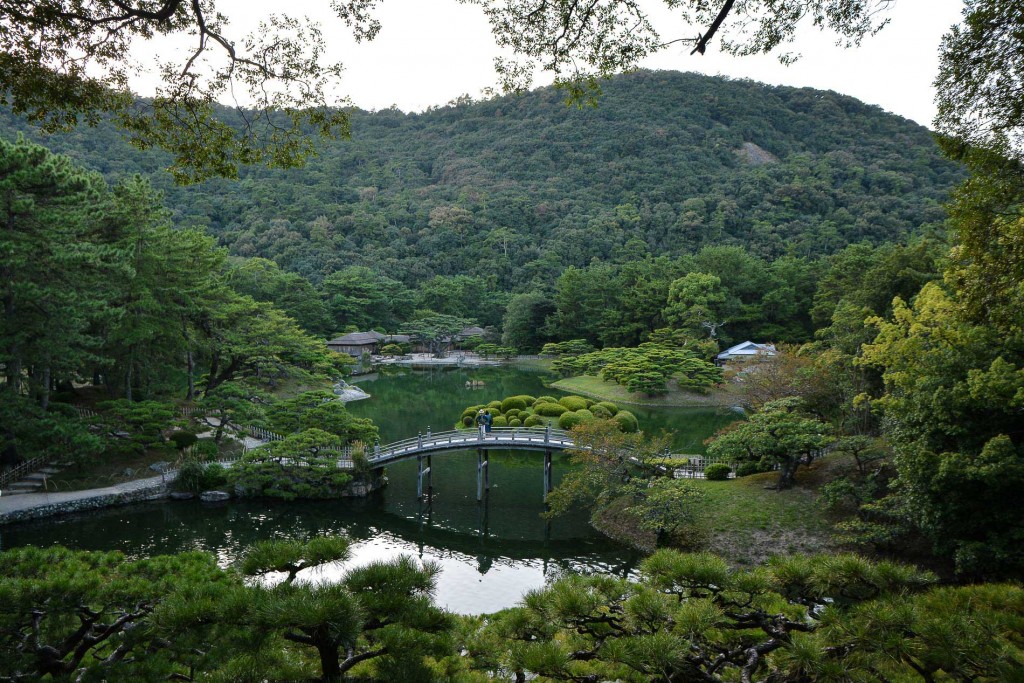 Vistas generales del jardín japonés ritsurin