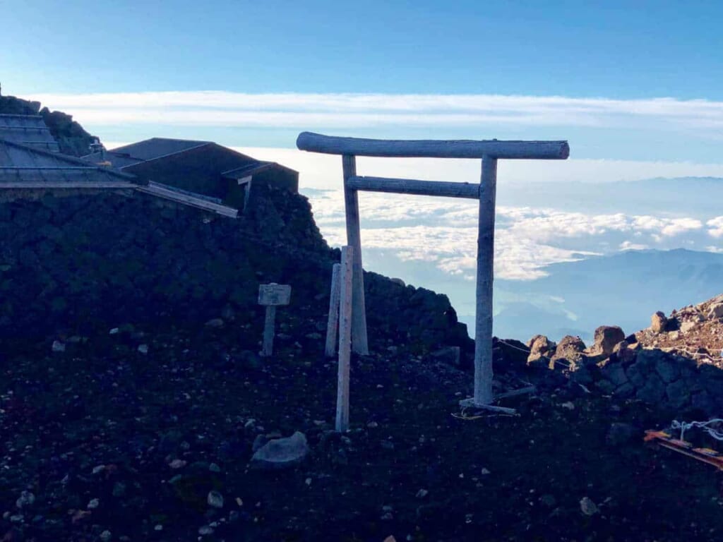 Un torii en el Monte Fuji