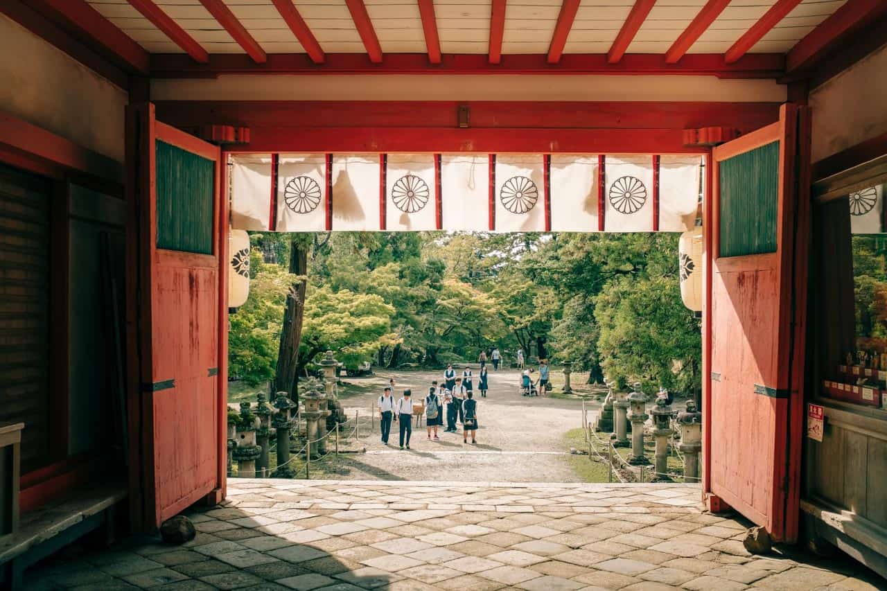 Entrada de un santuario en el parque de Nara de Japón