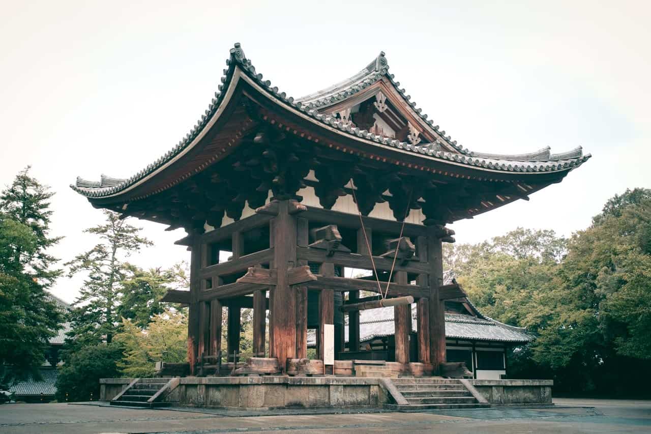 campanario de un templo budista en Nara