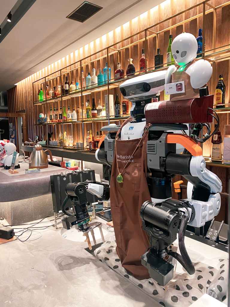 una cafetería con un robot 