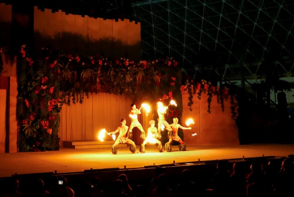 Espectáculo de fuego en el Spa Resort Hawaiians