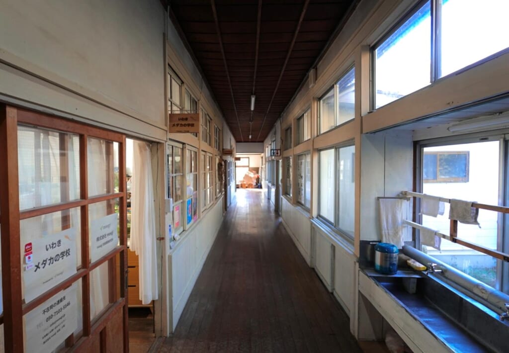 El pasillo de una antigua escuela japonesa