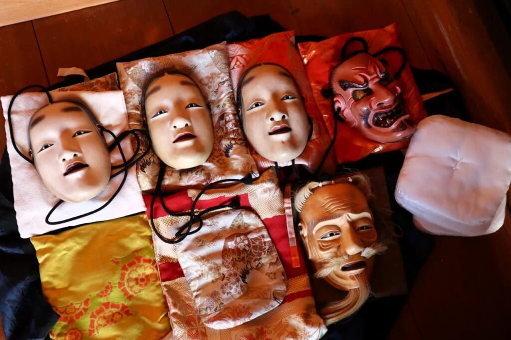 Máscaras tradicionales de teatro japonés