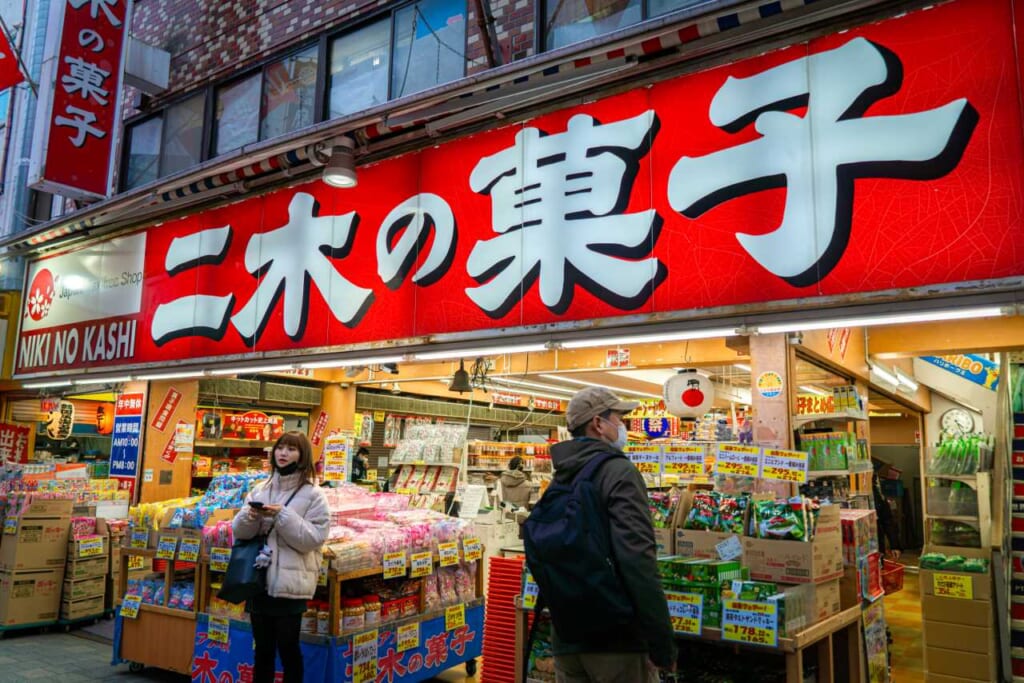 Una tienda de snacks en Ameyoko