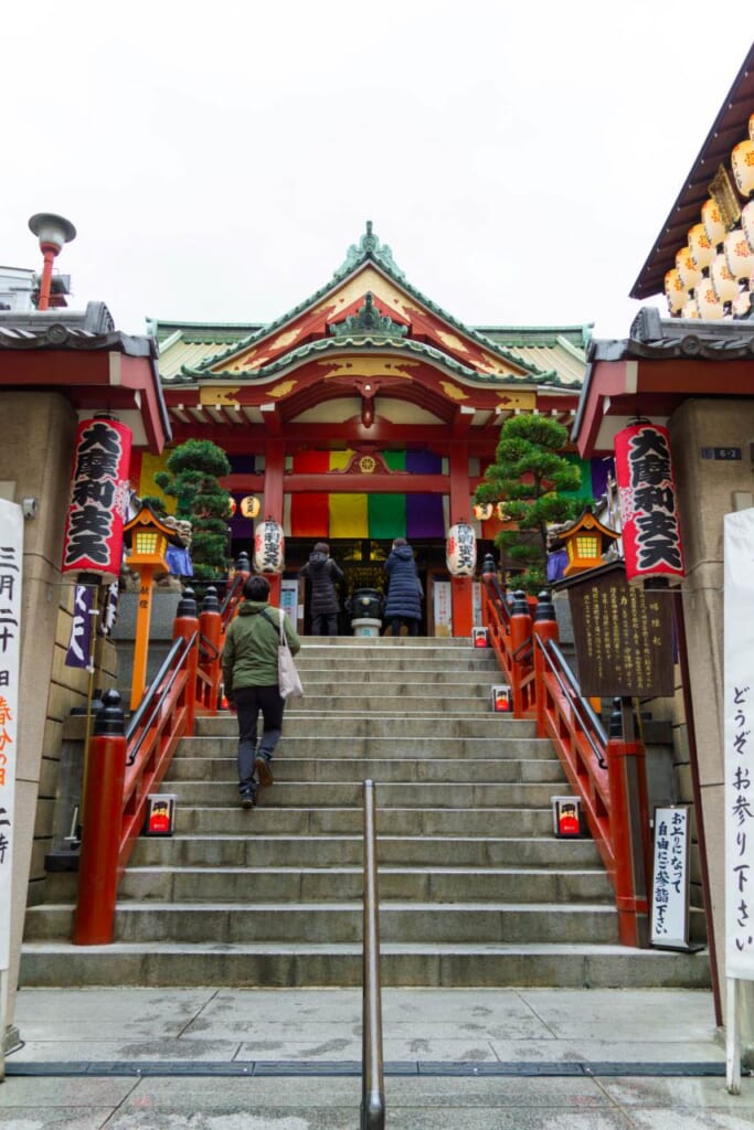 La entrada del santuario Tokudaiji