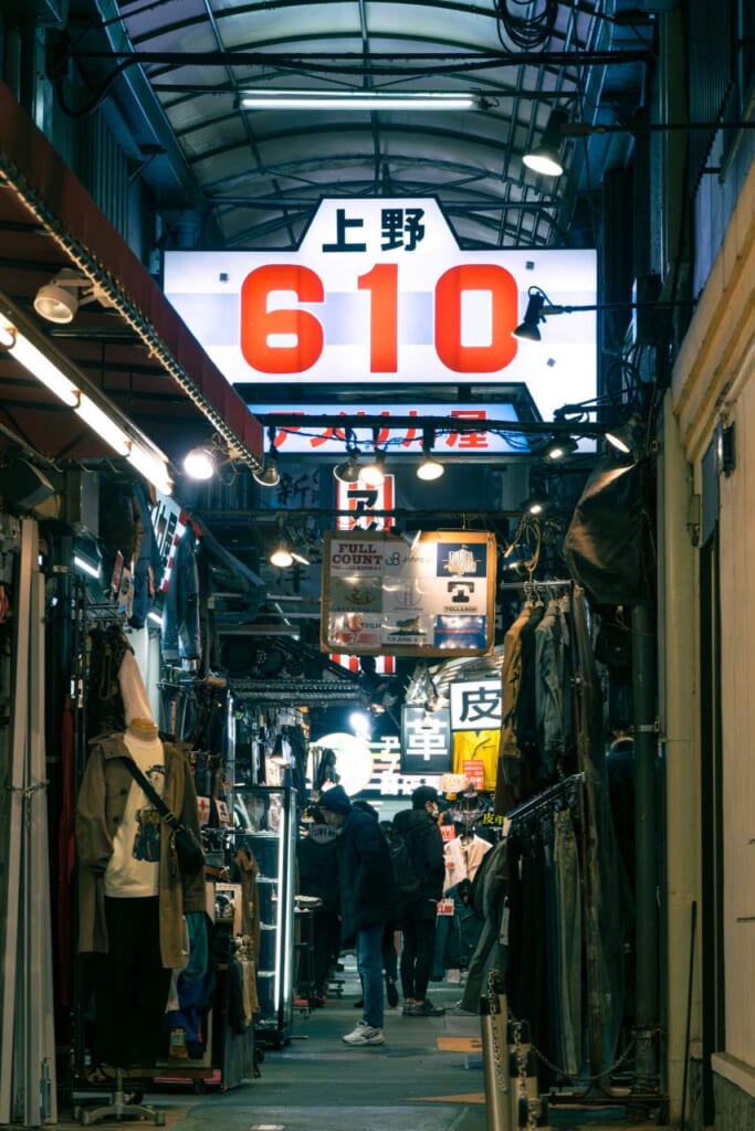 Una callejuela en el mercado Ameyoko