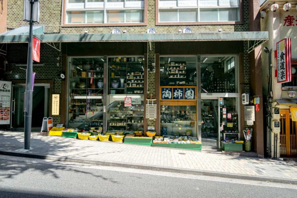 Una tienda de productos japoneses en la Avenida de Kagurazaka