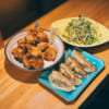 Karaage, Gyozas y ensalada vegana