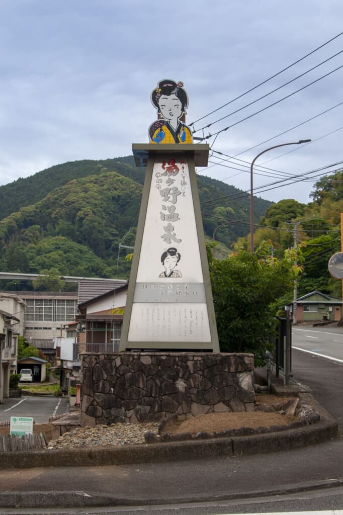 El obelisco de Yugano en Izu