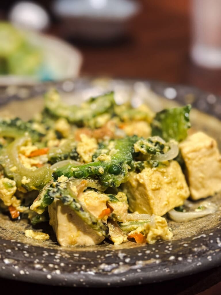 Goya Chanpuru, uno de los platos más típicos de Okinawa.