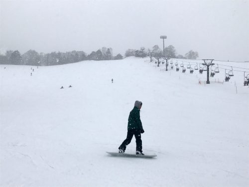 Genießen Sie Skifahren im Manza Ski Resort