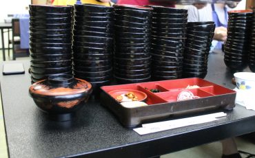 Die Wanko Soba Challenge in der Stadt Morioka, Präfektur Iwate, Japan.