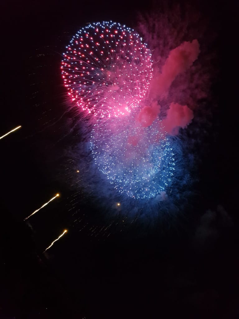Das Nagaoka Feuerwerk gehört zu einem der größten Feuerwerke in Japan.