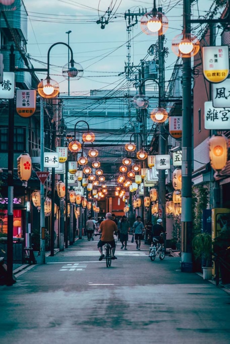 Tobita Shinchi, das Rotlichtviertel von Osaka.