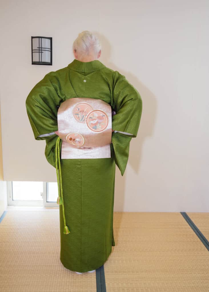 Einen Nagoya-Obi binden, Kimono.