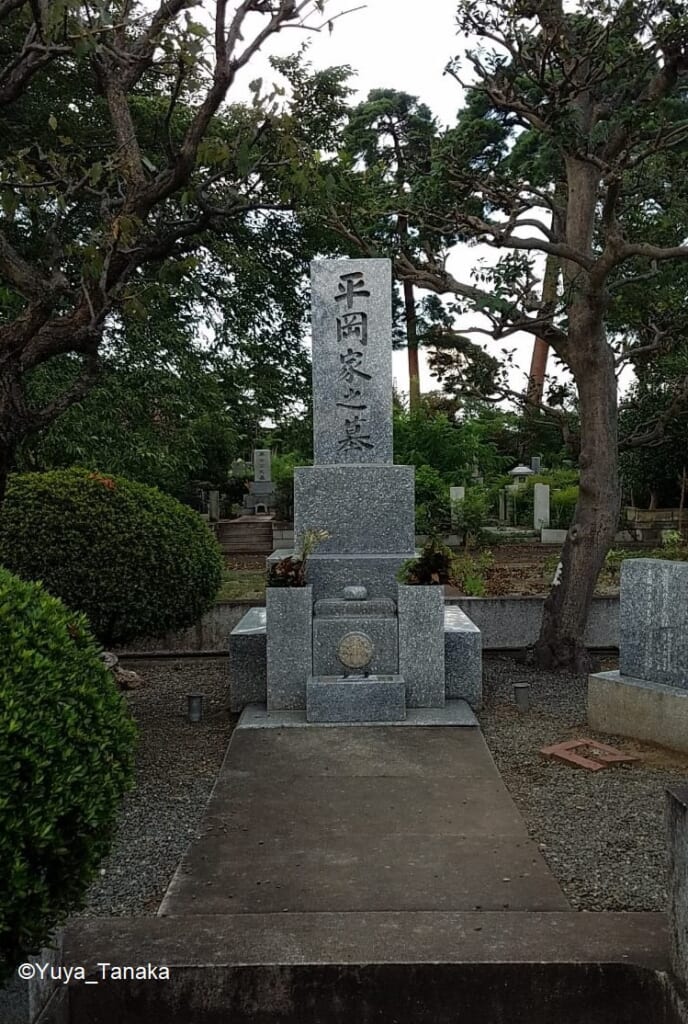Das Grab von Mishima Yuiko, Tama Friedhof, Friedhöfe in Japan.