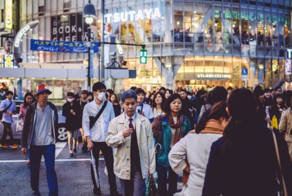 Personen auf der Kreuzung in Shibuya, Tokio