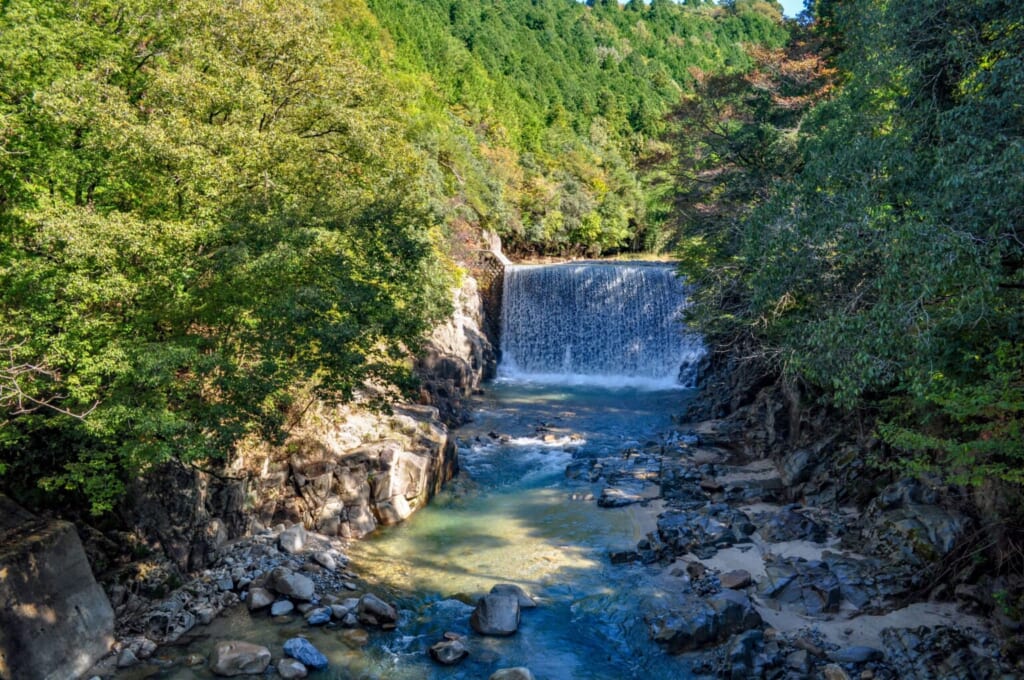 Wasserfall auf dem Nakasendo Trail in Nakatsugawa.